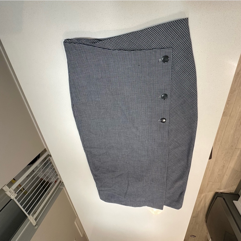 Aritzia babaton billy midi long plaid houndstooth gray skirt